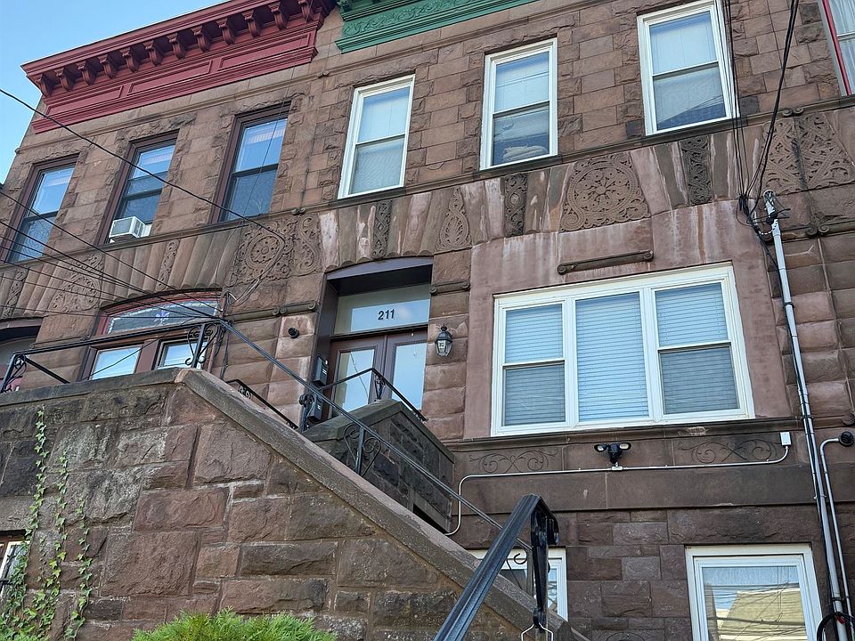 1st image of 211 Shippen St APT 3