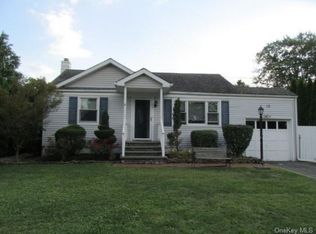 12 Central Dr, Stony Pt, NY 10980