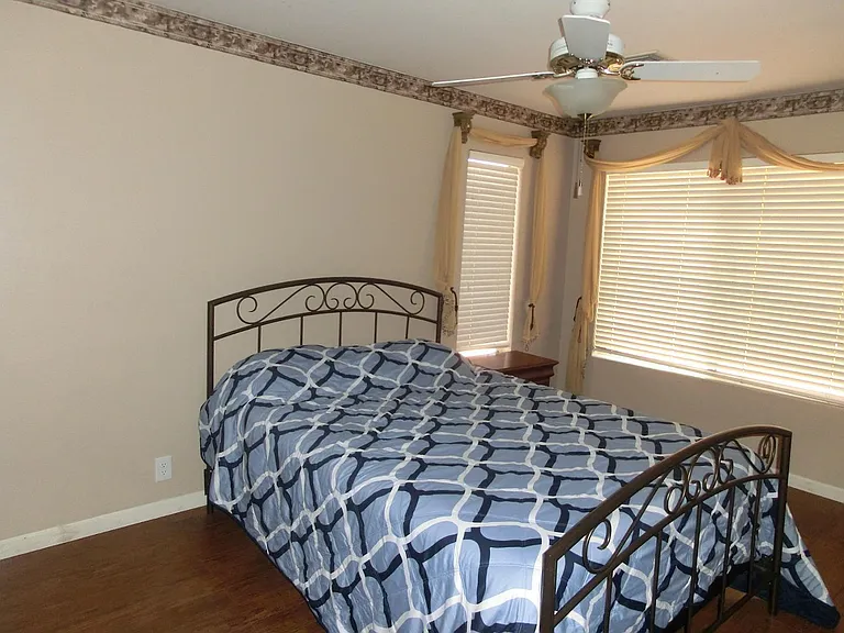 8646 W Rockwood Dr — Photo 9
