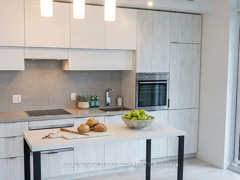 8 Eglinton Ave E #505 — Photo 4