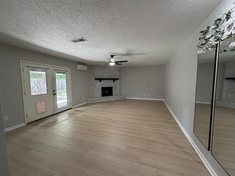 4234 Fleet Ln — Photo 6