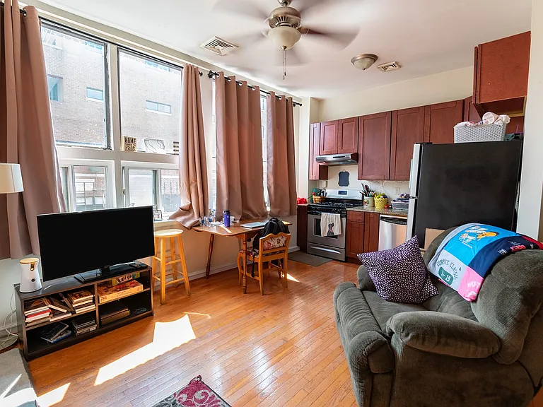 526 S 3rd Street — Photo 2