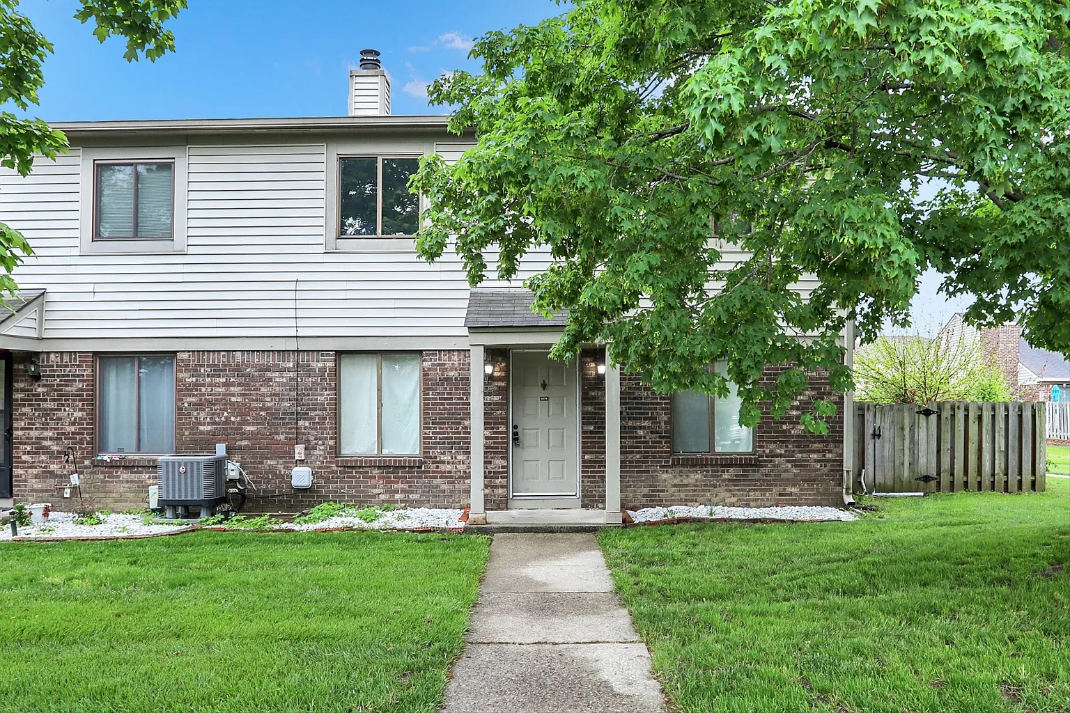 6074 Oakbrook Ln photo 1