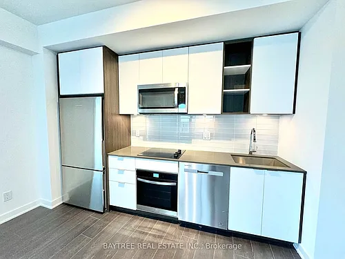 543 Richmond St W Photo 1