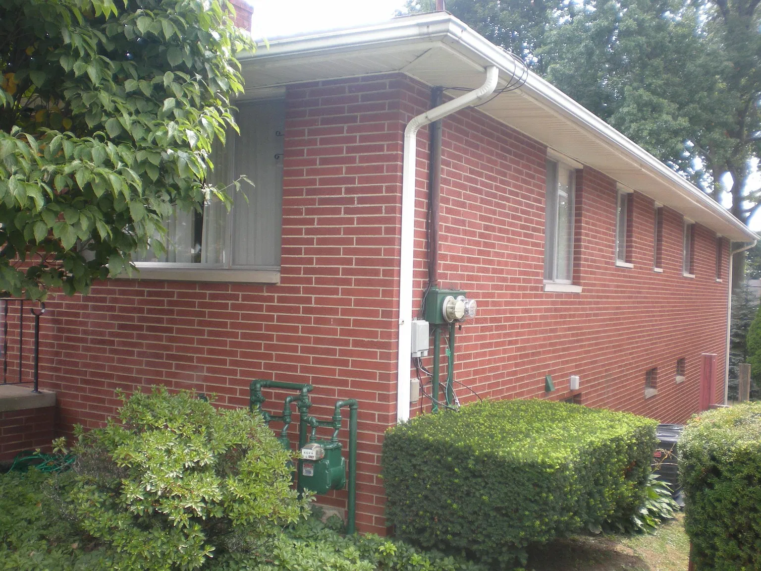 2 bed, 1.5 bath, 915 sqft, $1,200 — Photo 2