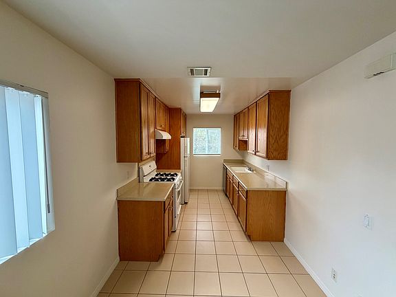 4th image of 92 Monterey Rd #C