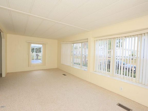 3rd image of 416 Egret Cir