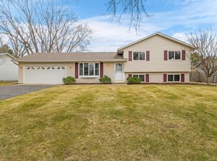 9528 Glacier Ln N, Maple Grove, MN 55369