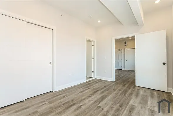 953 Belmont Ave — Photo 12