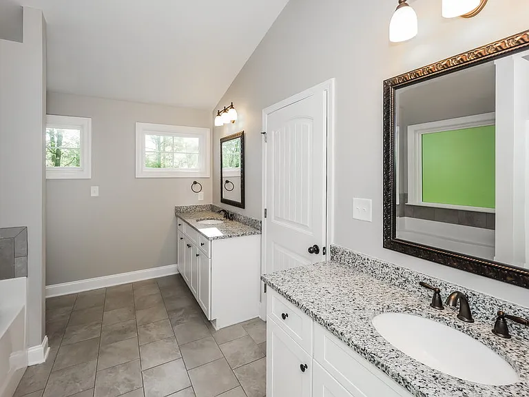 102 Peyton Ct — Photo 12