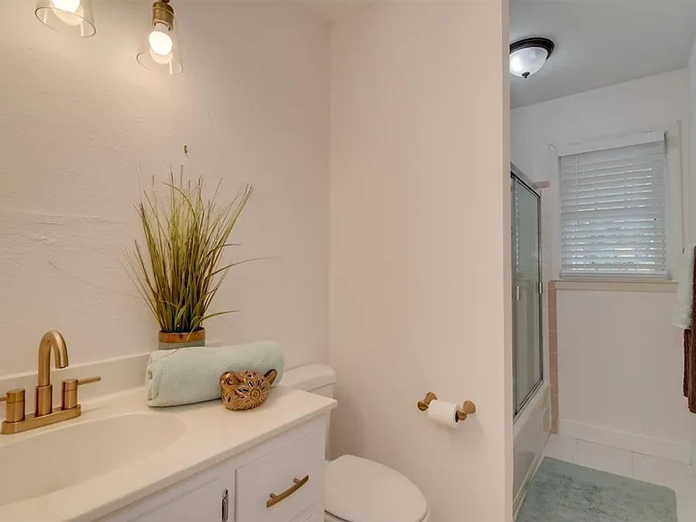 3649 Lynnwood Dr — Photo 22
