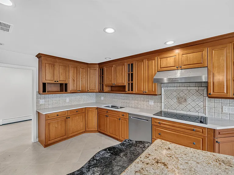 280 Ash St — Photo 11