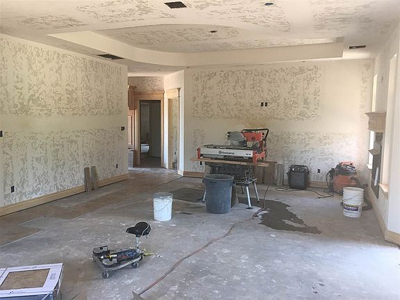 4th image of 1215 NE Baybrook Dr