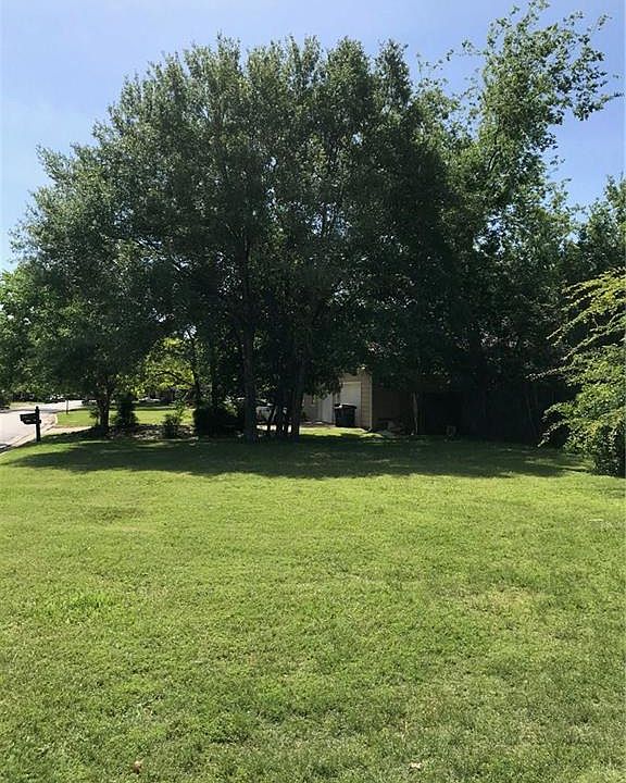 2nd image of 302 Timber St