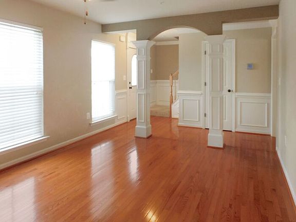 5th image of 22329 Douglas Ct