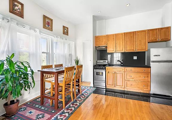 4th image of 82 Pierrepont St APT 3A