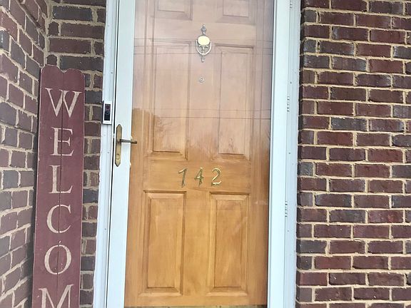 2nd image of 742 Osborne Ln