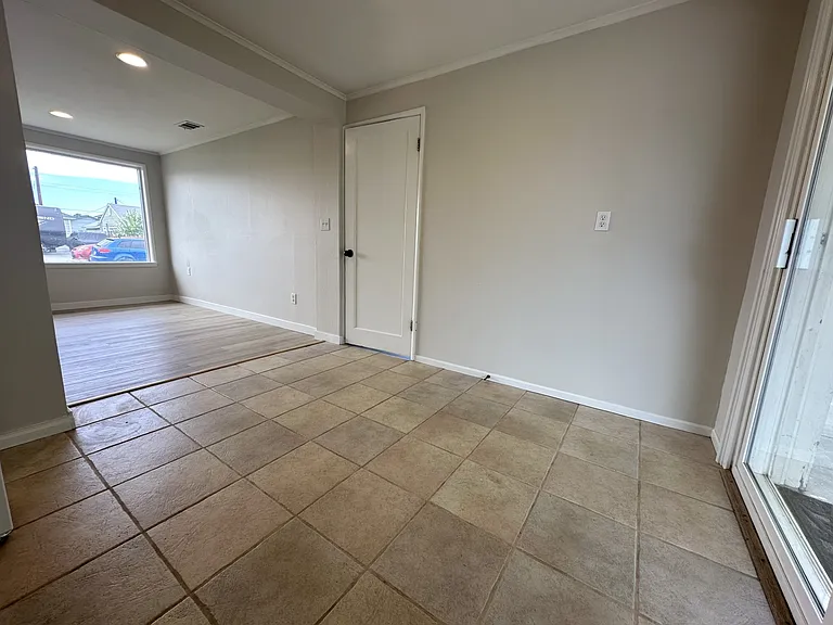 705 S Ione St — Photo 16