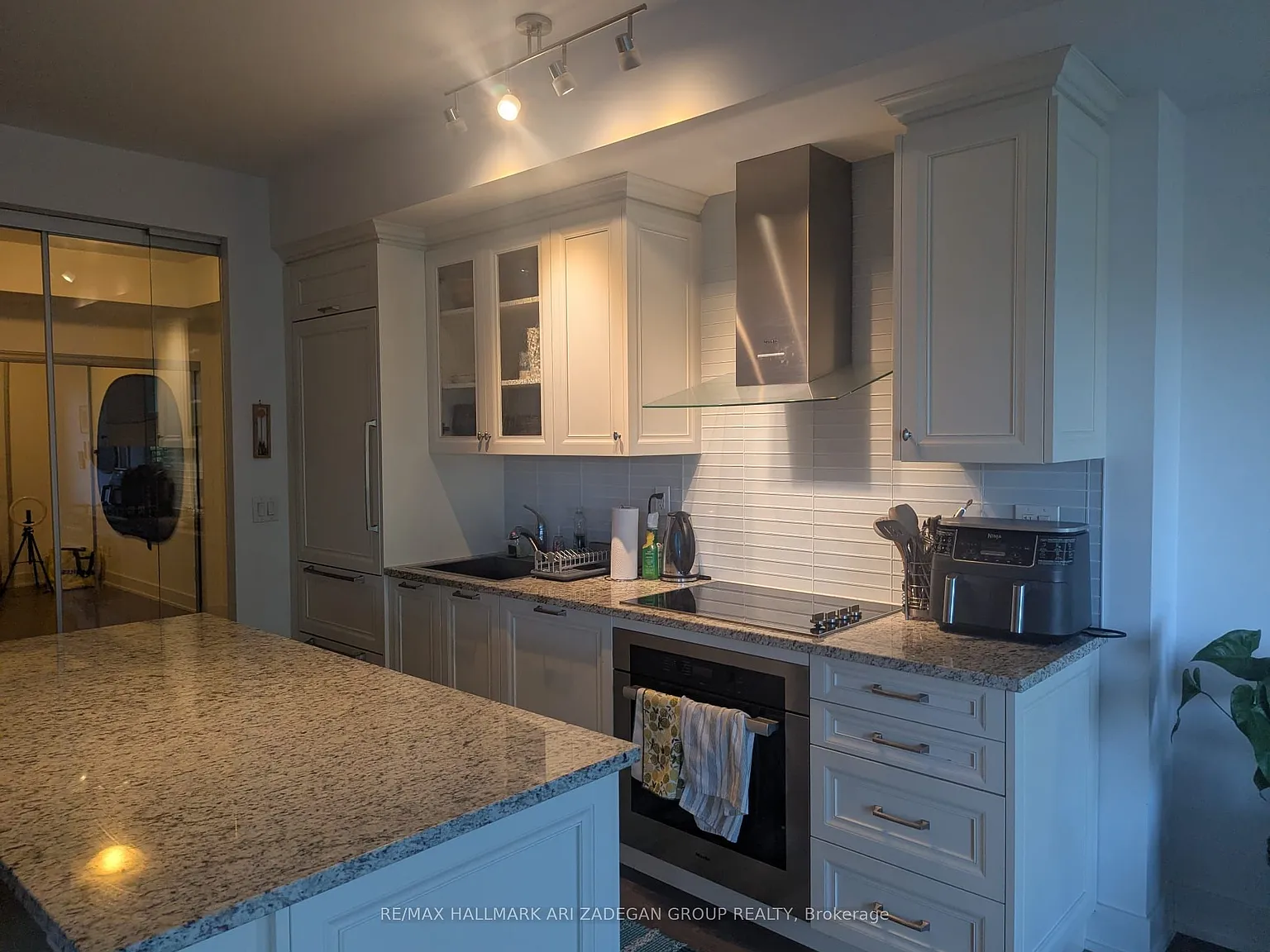3 bed, $3,800 — Photo 2