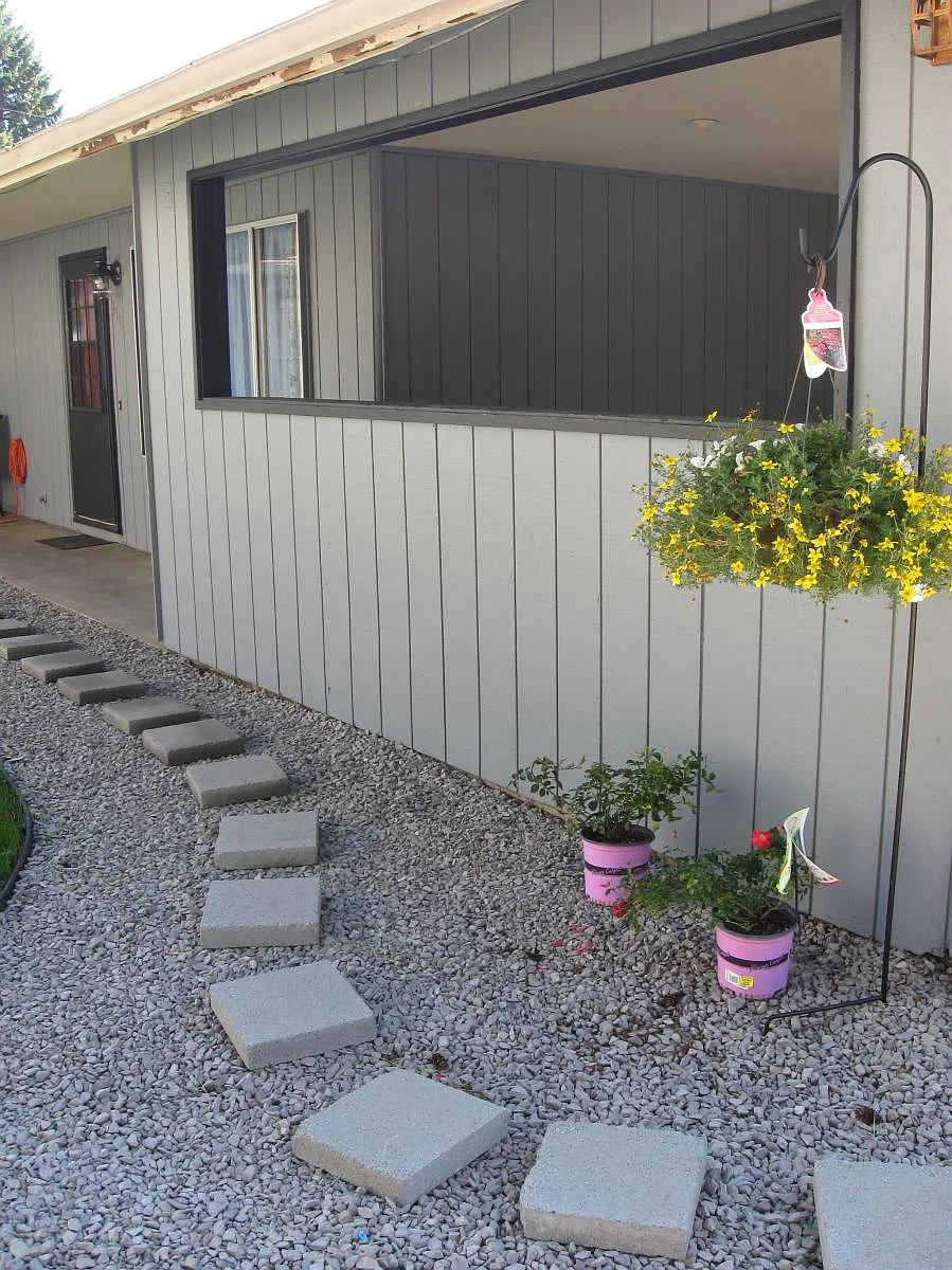 carport - 3113 Watson Ave