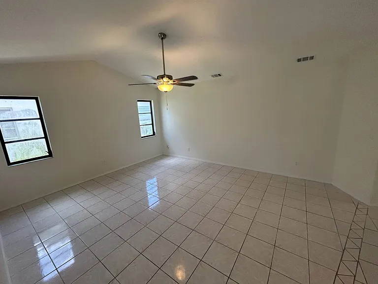 2093 Rio De Janeiro Ave — Photo 3