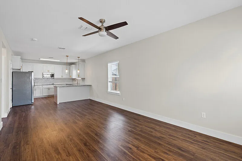 4 bed, 4.0 bath, 1800 sqft, $4,300 — Photo 4