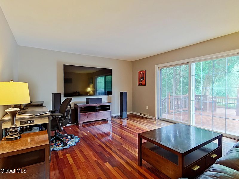 3rd image of 6 Aberdeen Way