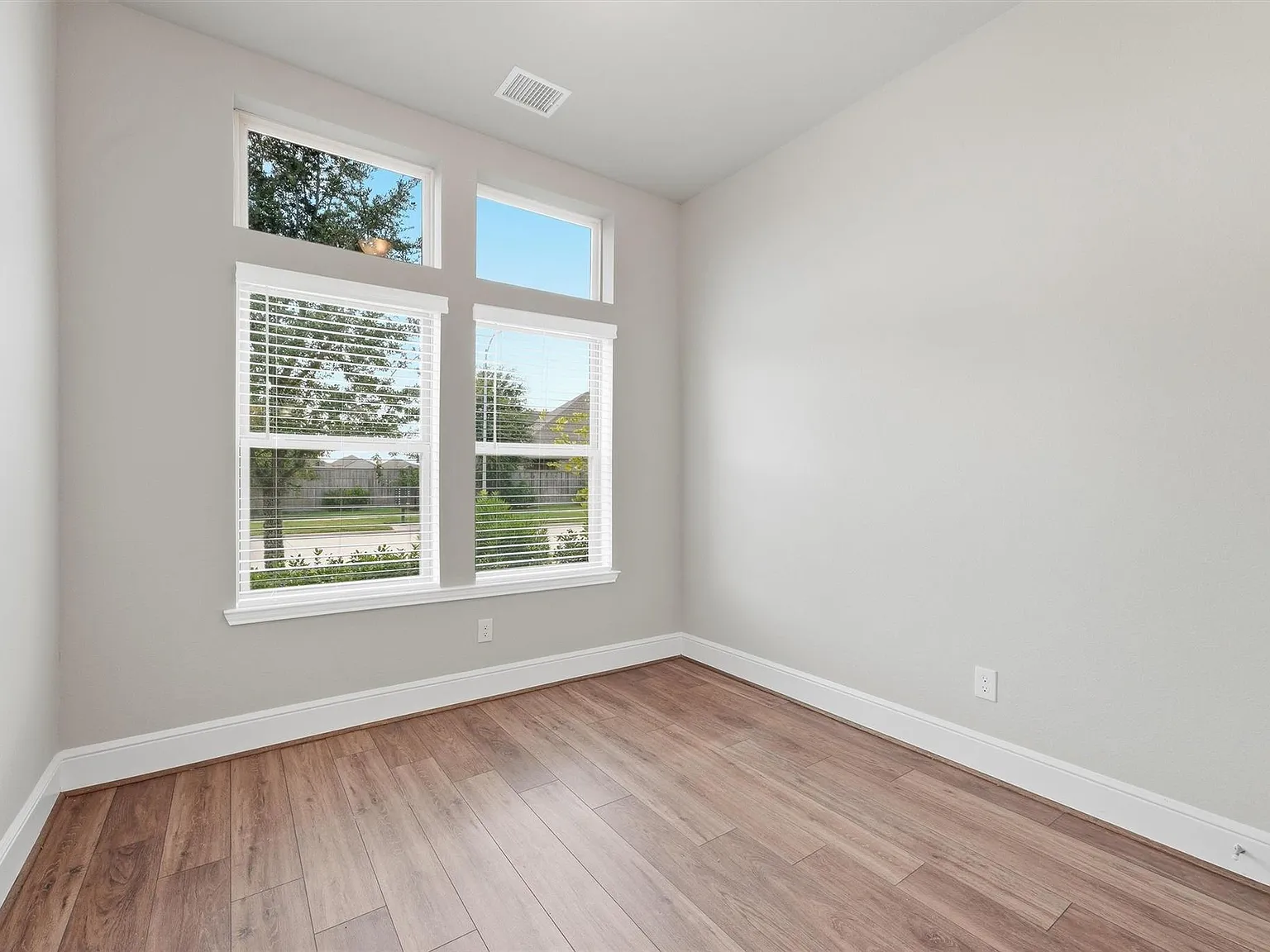 4 bed, 3.0 bath, 2948 sqft, $2,900 — Photo 4
