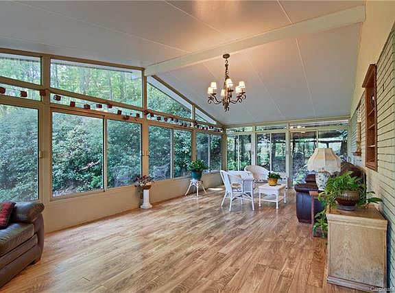 5th image of 501 Oakwilde Dr