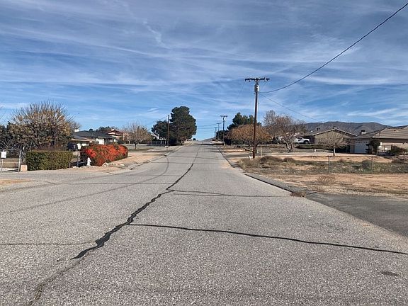 4th image of 18395 Loma St