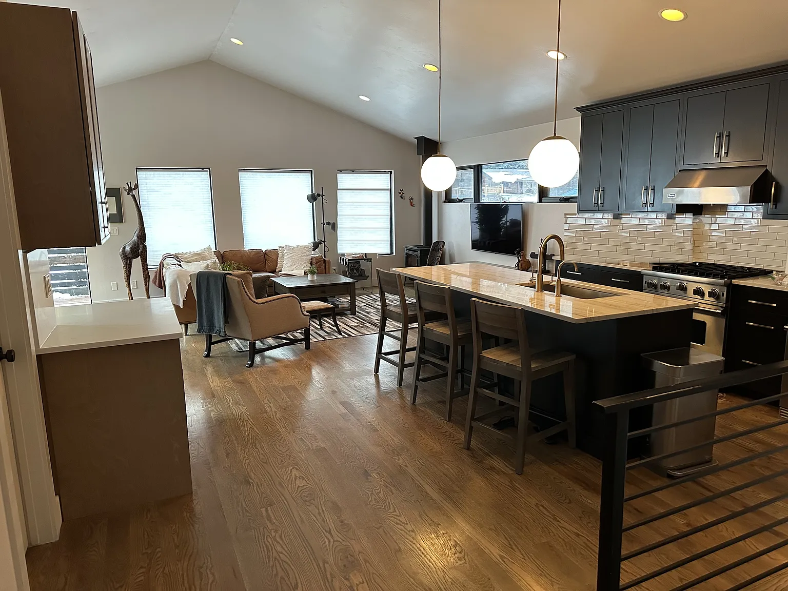3 bed, 2.5 bath, 1700 sqft, $12,400 — Photo 4