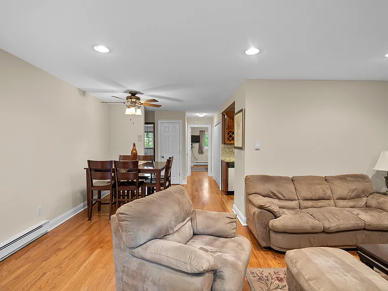 215 Edgemoor Rd #B — Photo 2