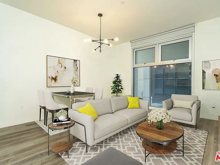 630 W 6th St #207 — Photo 14