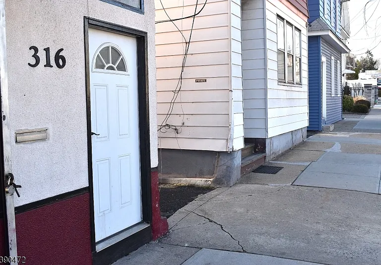 316 Hillside Ave — Photo 1