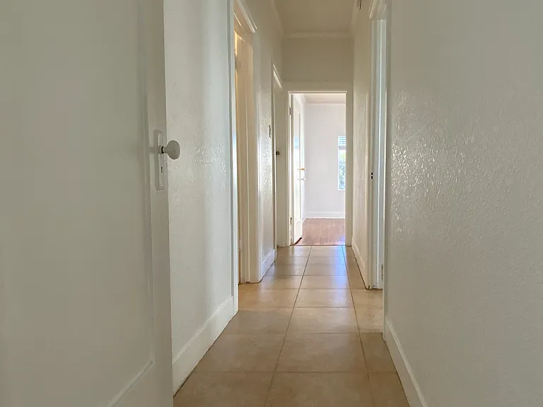 5429 1/4 Harold Way — Photo 5