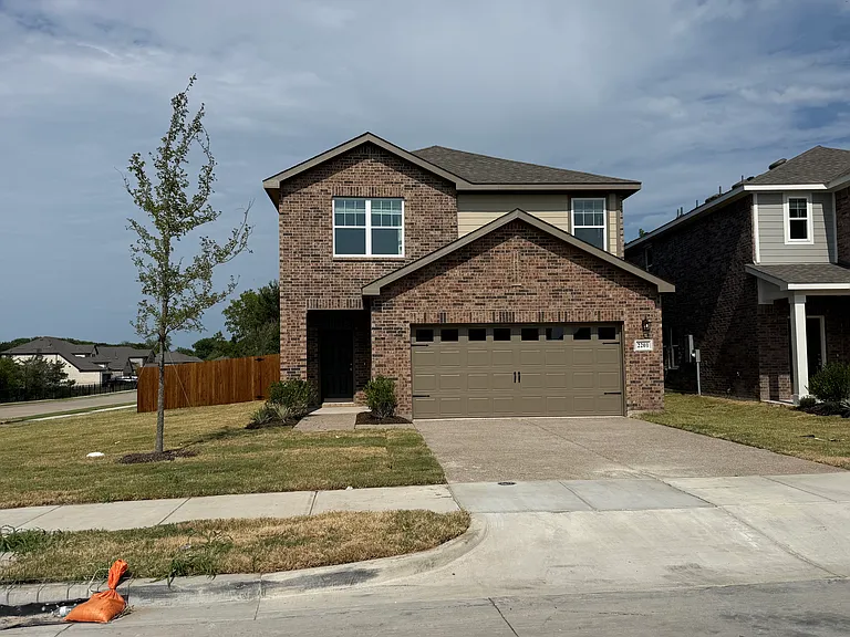 2201 Burnwood St — Photo 1