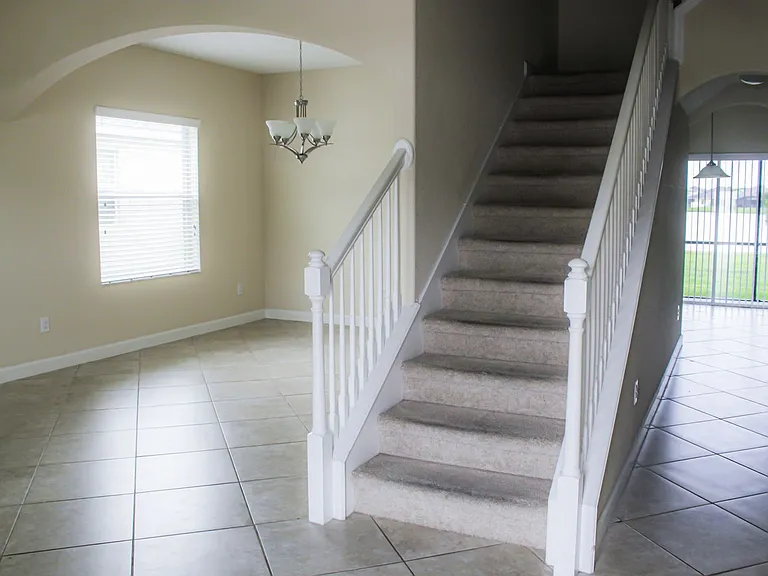 1718 Thetford Cir — Photo 3