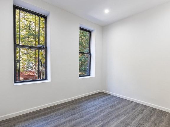 3rd image of 172 Thompson St #3F