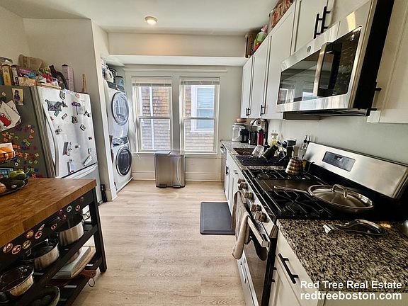 3rd image of 127 Eliot St #4
