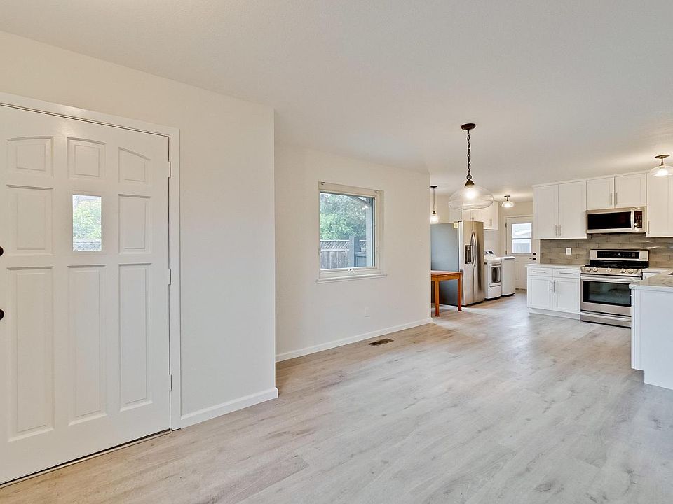 1st image of 3860 El Centro St