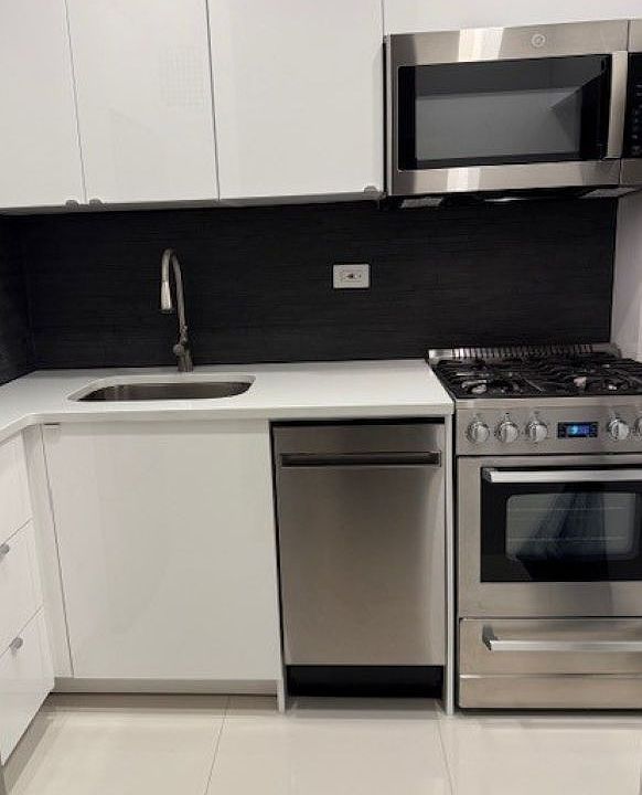 1st image of 301 E 66th St #2O