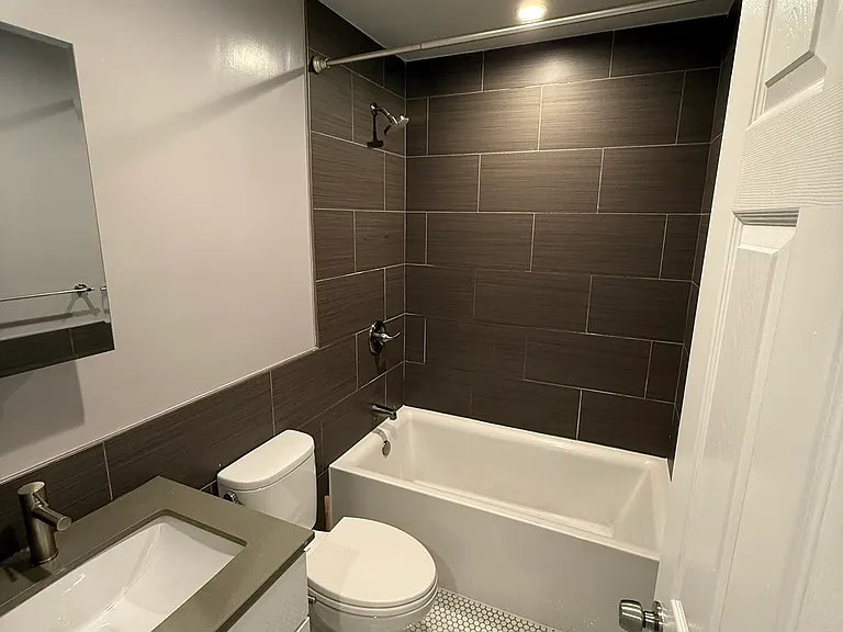 217 Santa Clara Ave #404 — Photo 4