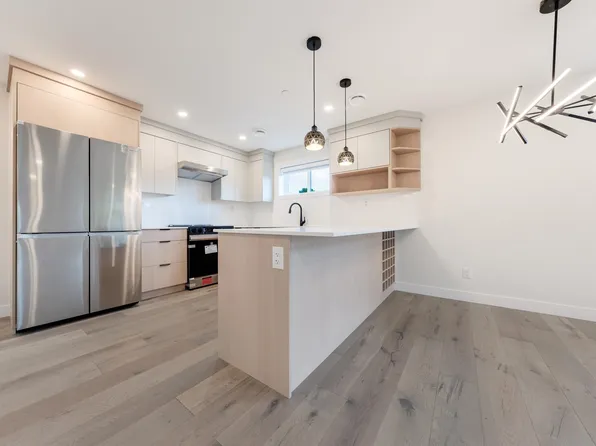 5092 Slocan St #202, Vancouver, BC V5R 2A5