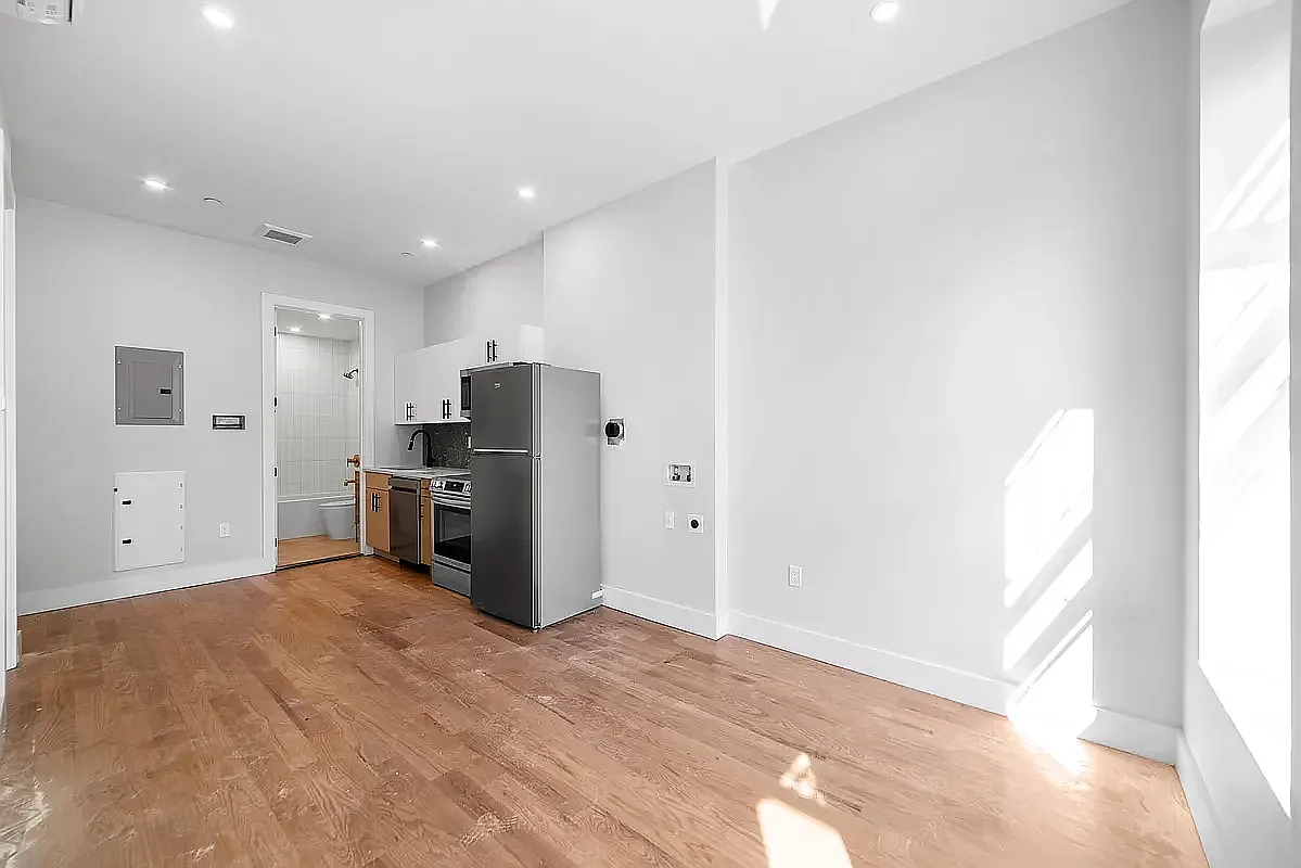 1184 Dean Street — Photo 2