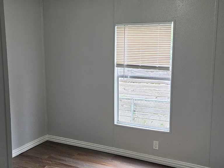 1545 Swan Ct — Photo 11