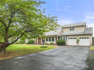 38 Sherwood Dr, Freehold, NJ 07728