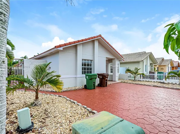 2626 W 72nd Pl, Hialeah, FL 33016