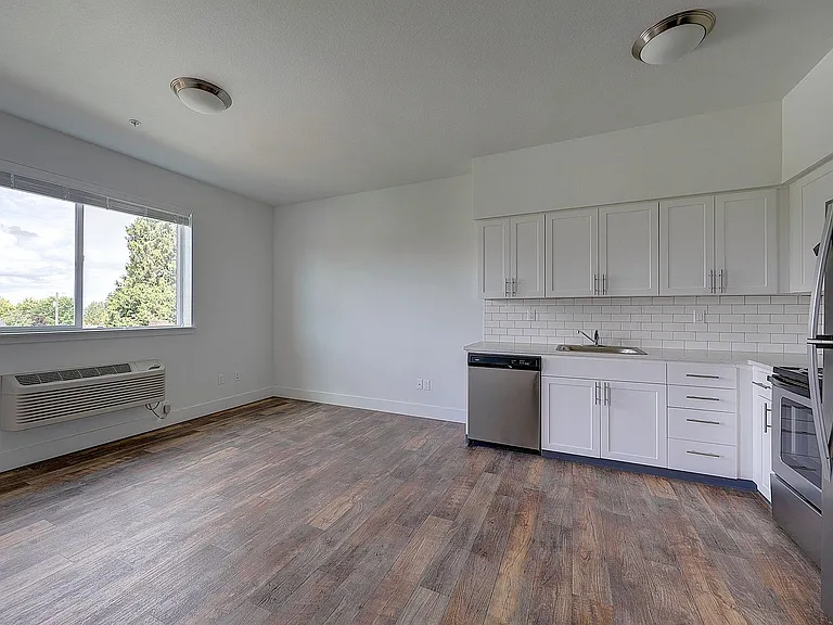 5511 NE 17th Ave — Photo 3