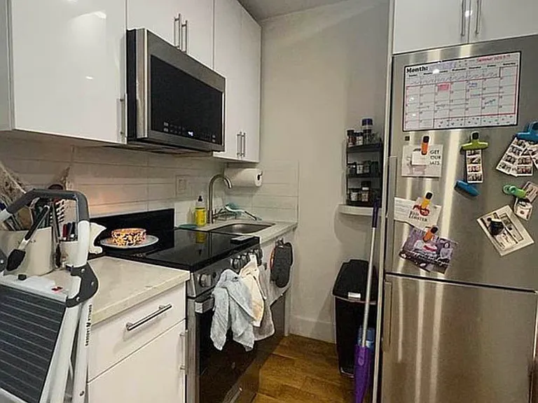 217 E 4th St #2B — Photo 4