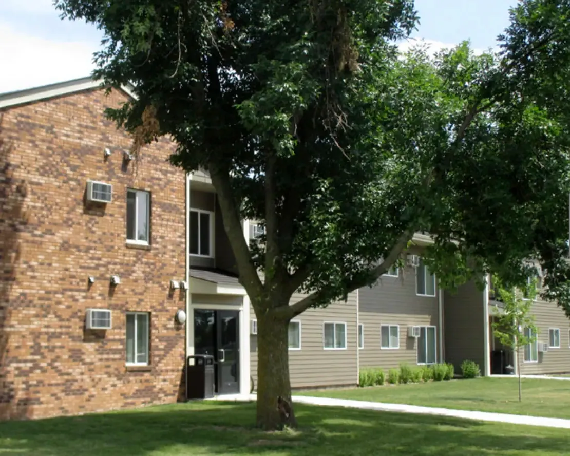 Nobles Square Apartments — Photo 1
